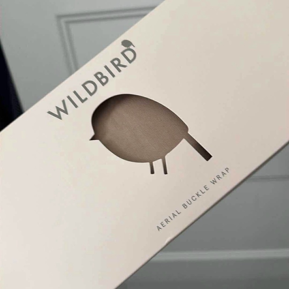 WildBird Aerial Buckle Wrap - Cream and Gray